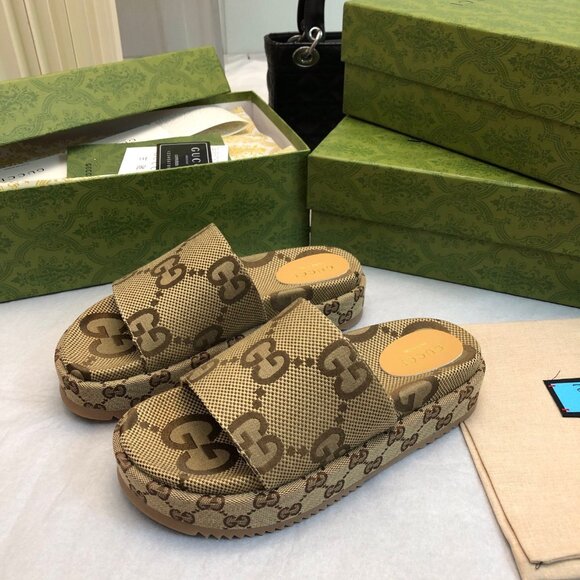 Gucci Classic Double - G Print Slippers: Stylish and Versatile